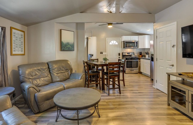 < 1 Mi to Big Bear Lake: Fawnskin Cottage w/Grill