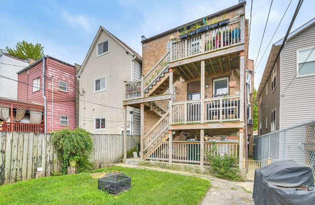 1 Mi to Blue Line: Pet-Friendly Unit in Chicago!