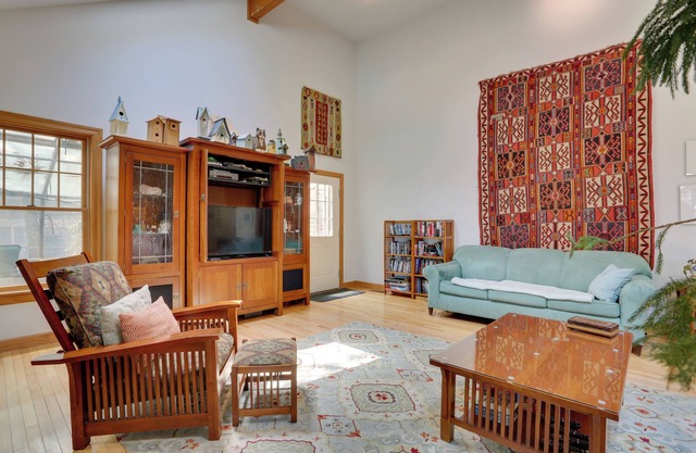 < 1 Mi to Camelback Resort: Home w/Pool Table!