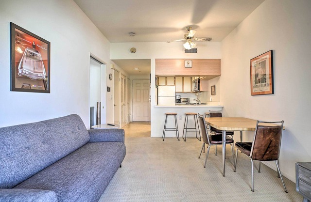 1 Mi to Dtwn Cathedral City: Condo w/Balcony
