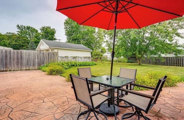 1 Mi to Dtwn: Suburban Home w/Yard in Owosso
