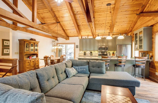 1 Mi to Heavenly Resort: Cozy Home w/Deck!