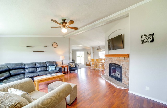1 Mi to Lake: Getaway w/Patio in Coulee City!
