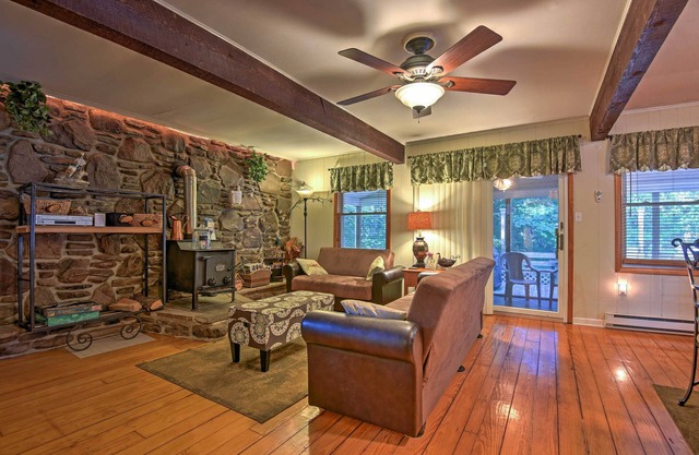 1 Mi to Lake Wallenpaupack: Pocono Mountain Home!
