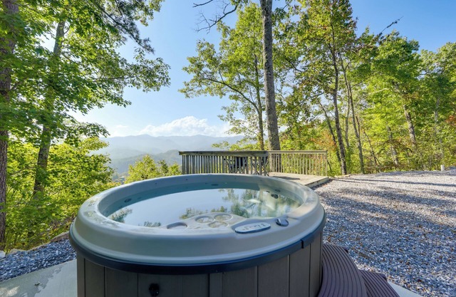 1 Mi to Nantahala River: Mtn-View Retreat!