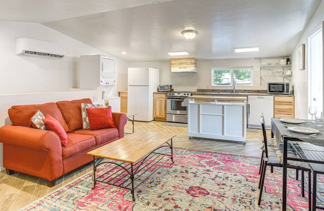 1 Mi to Tennyson St Shops & Eats: Laid-Back Apt