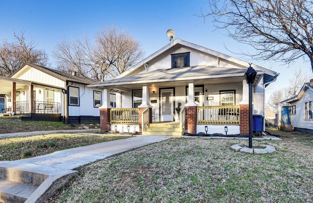 1 Mi to Tulsa Arts District: Updated Home w/Deck!