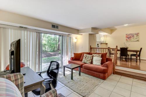 1 Mi to UMD Convenient and Cozy Condo with Patio!