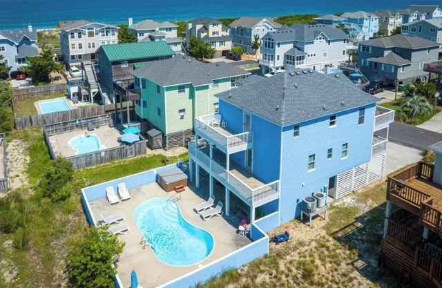 1 min private beach walk. Stylishly renovated with beach views! Hot tub & pool!