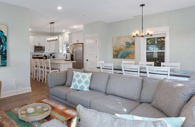 1 Min to Beach! 3BR w/Pool & Club Amenities