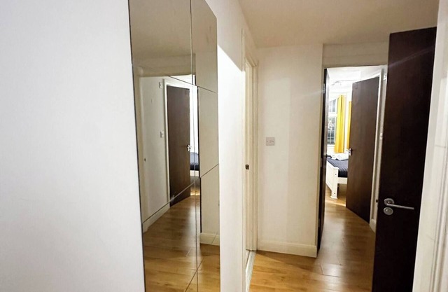 1 minute to Westfield/tube