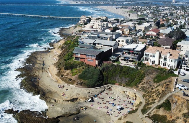 1 minute walk to the beach! Two story duplex - sleeps 10