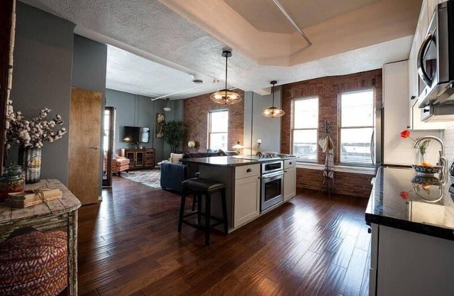 1-Of-A-KIND cozy condo with rooftop access in downtown ABQ