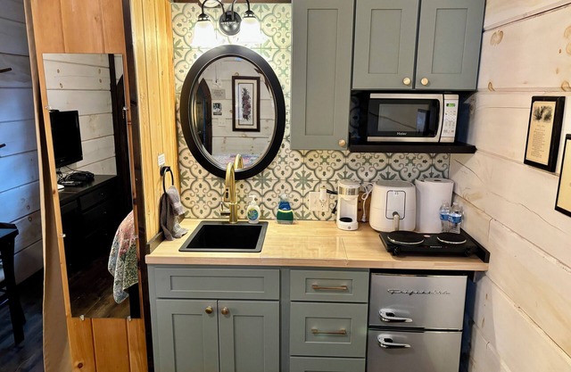 #1 Olga - *New Kitchen* Tiny Home Cottage