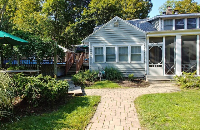 1 or 2 Fun Cottages Sleep 2-10-20 People. Pool & Hot Tub. Steps to Beach + More