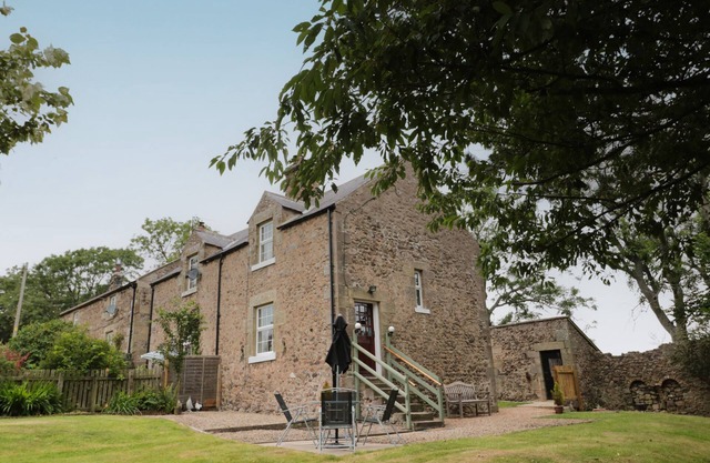 1 RODDAM RIGG COTTAGE, pet friendly, with open fire in Wooler