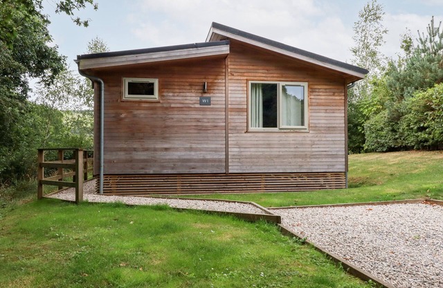 1 VALLEY VIEW, pet friendly, luxury holiday cottage in Lanreath