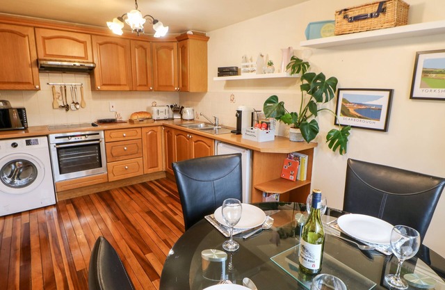 1 WILDSMITH COURT, pet friendly, with open fire in Kirkbymoorside