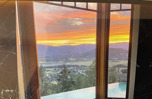 10 Acre estate with 40 mile views of Kelowna and Lake Country