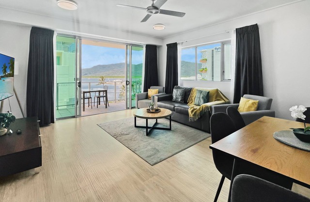 '10-B' Cairns Harbour Apartment ~ 2Bdrm/2Bath