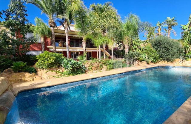 10 Bedroom 5* Luxury Villa . Heated Pool & 6 seater jacuzzi. 30 Guests max