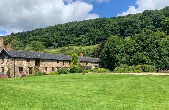 10 bedroom accommodation in Bampton, near Tiverton