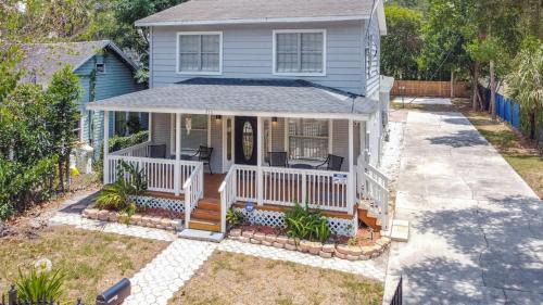 10 Beds! Large Home Groups Multiple Families