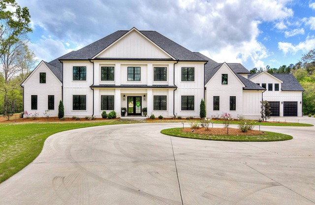 10 BR Executive Masters Retreat on Private, Secluded Lot. Tons of Amenities!