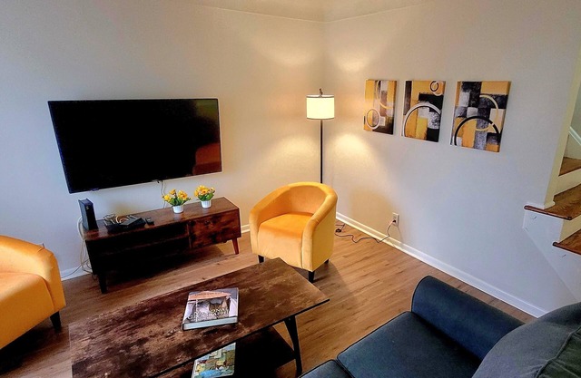 10% dsc Spacious Home Near Cleveland Clinic & Downtown Cleveland