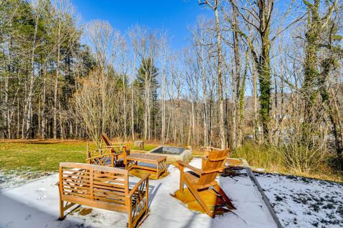 10 Mi to Asheville Mtn-View Hideaway!