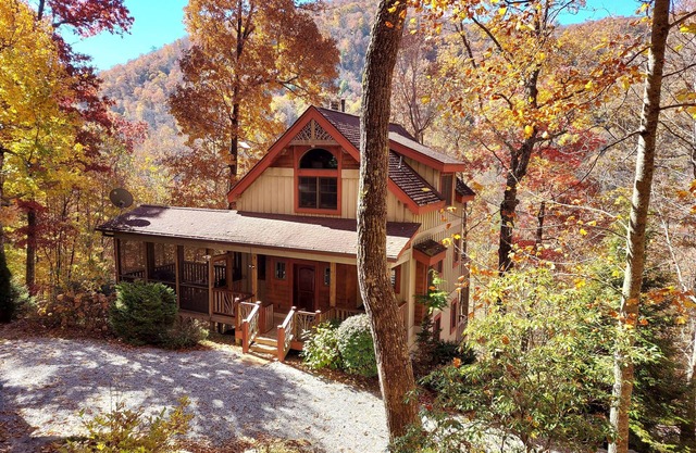 10 min from downtown Cashiers - Mountain View - King Bed