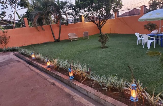 10 mins from Entebbe international Airport & beaches. 6 mins➡️town, Malls & zoo