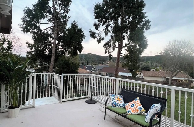 10 Mins Six Flags,Downtown Newhall,Hollywood, Santa Clarita