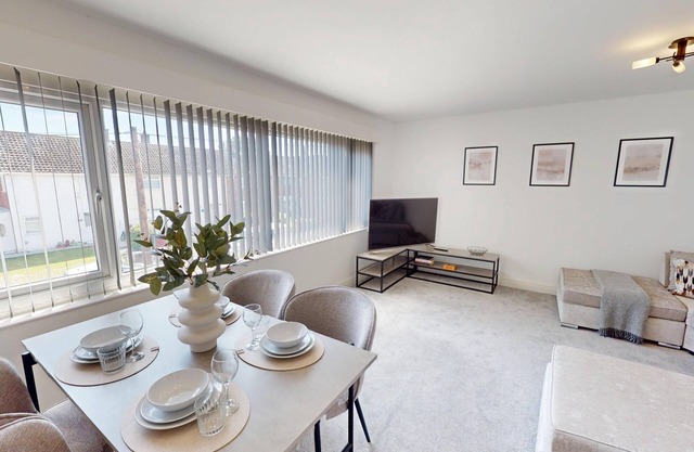 10 Mins to Airport | Movie-Ready | W/M | Dishwasher | Free Parking