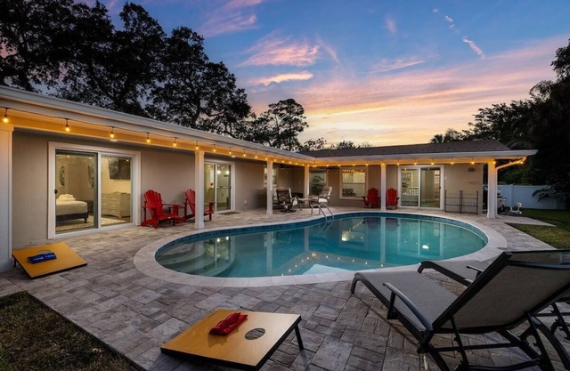 10 Mins to Beach-Heated Pool~Ping Pong+Pool Table
