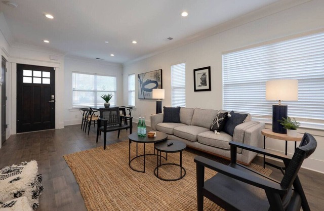 10 Mins To Broadway - Music City Modern Townhome