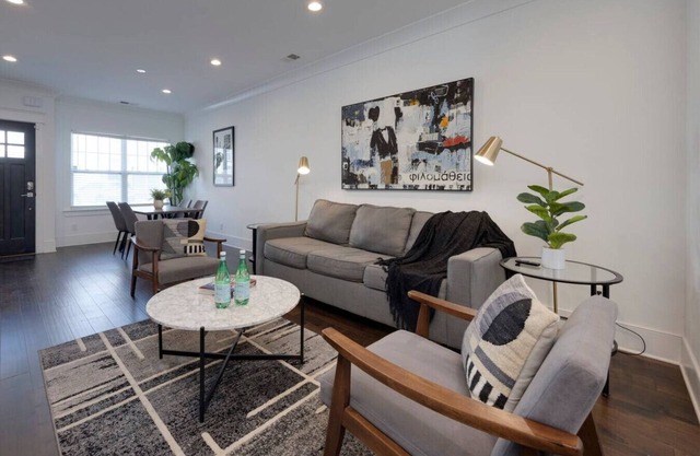 10 Mins To Broadway - Pet-Friendly Escape