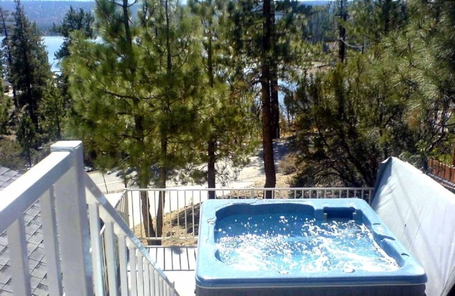 10 mins to Slope ~ Luxury 180 Degrees Lake View