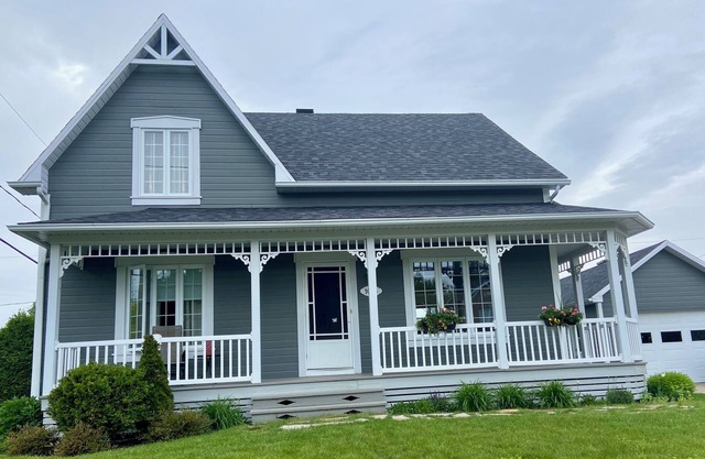 10 minutes from the bridges, magnificent house in a quiet area