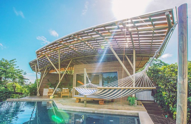 10 mn to tamarindo perched house with superb views and swimming pool