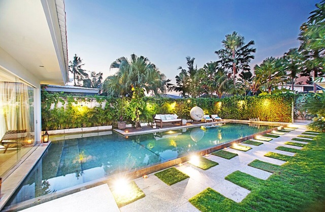 10% Off 1-15Nov:Luxe 4bd villa with 20MPool, TV Room, Walk Distance To Beach