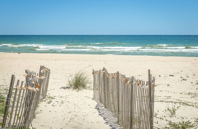 10% off remaining fall weeks! Beachfront. 1 bed/1bath.