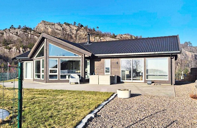 10 person holiday home in Lindesnes