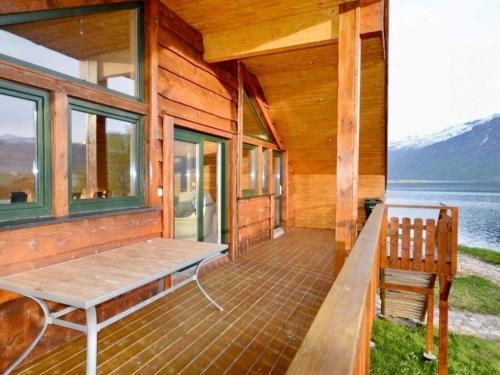 10 person holiday home in EIDSVÅG