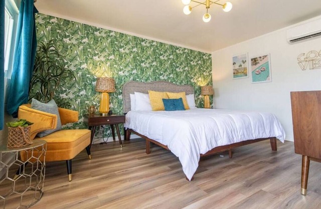 10 Rooms In Boutique Motel