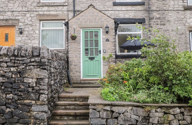 10 SMALLDALE COTTAGES, pet friendly, with open fire in Buxton