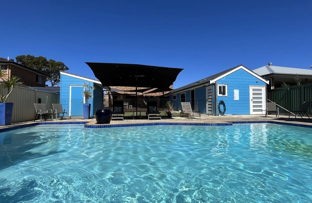 100 - Lovely self contained 2 beds unit