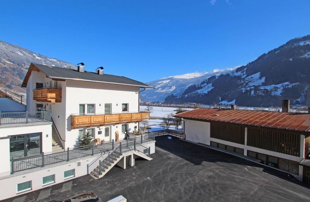 100 m² Apartment ∙ 1 bedroom ∙ 9 guests