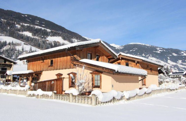 100 m² Resort ∙ 5 bedrooms ∙ 10 guests