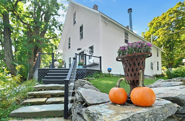 100 mile view Chic Farmhouse!